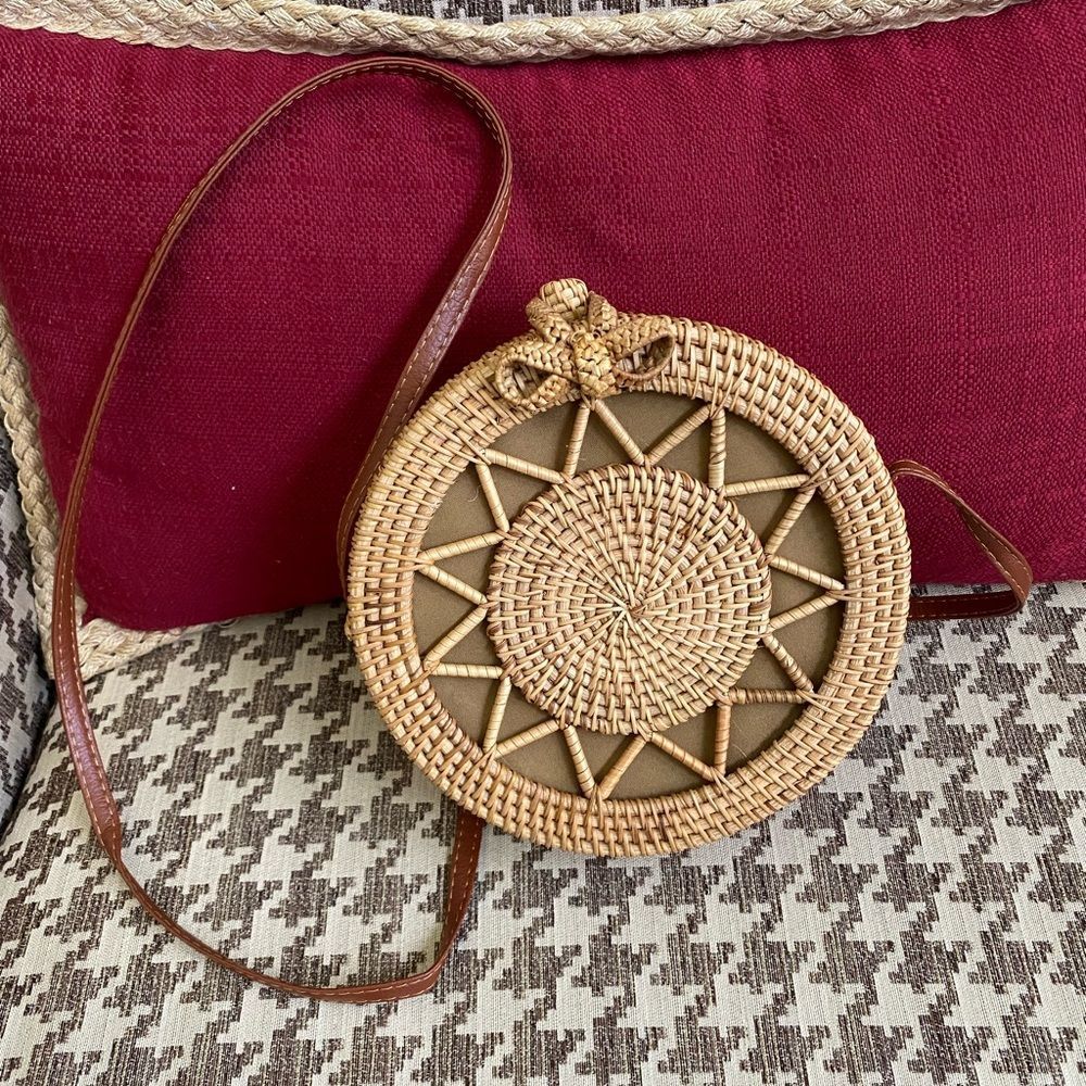 Hand Crafted ratan Bag - Picture 2 of 5